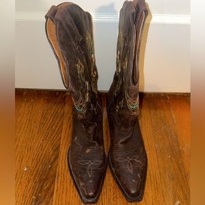 Women’s JB Dillon boots with embroidered flowers